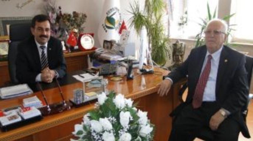 İşadamı &Ouml;ztaş Başkan Uzunkaya&rsquo;yı Ziyaret Etti