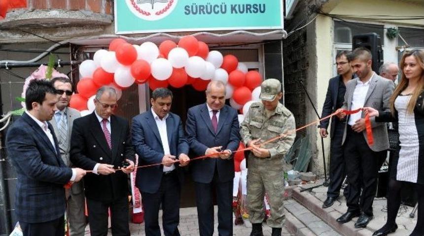 Suşehri&rsquo;nde Meslekli Yeterlilik Eğitim Kurs Merkezi A&ccedil;ıldı