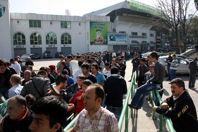 Bursaspor - Beşiktaş Maçı Biletlerine Yoğun Ilgi