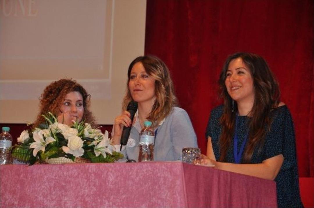 Gaziemir Belediyesi Kadın &Ccedil;alışanları &lsquo;renkli Kadınlar Kul&uuml;b&uuml;&rsquo; &Ccedil;atısı Altında Toplandı