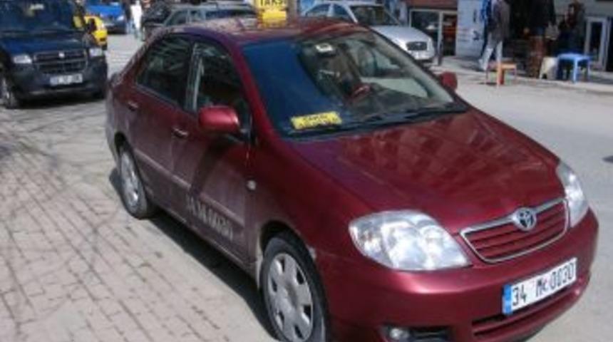 Tartıştığı Taksiciyi Bı&ccedil;akladı