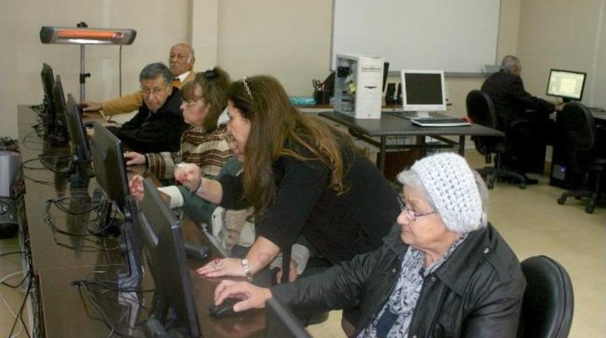 Huzurevi Sakinlerine İnternet Erişim Kursu