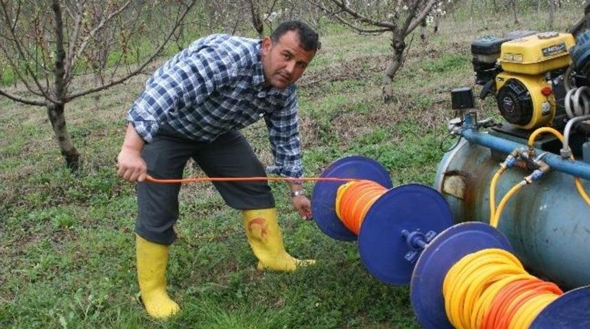 &Ccedil;aycuma&rsquo;da Bir Esnaf Tarafından Punomatik Adı Verilen Bah&ccedil;edeki Fidanları Budama Makinesi Yapıldı