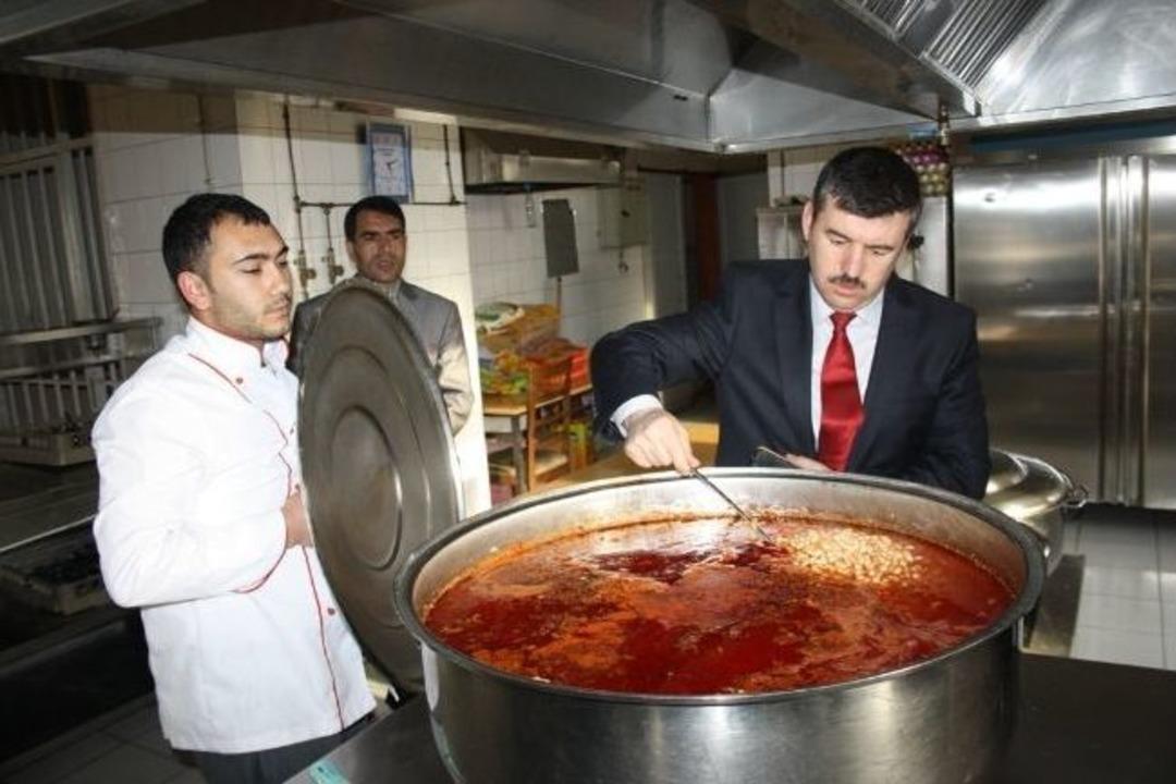 M&uuml;d&uuml;r Başak &Ouml;ğrenci Pansiyonunu Denetledi