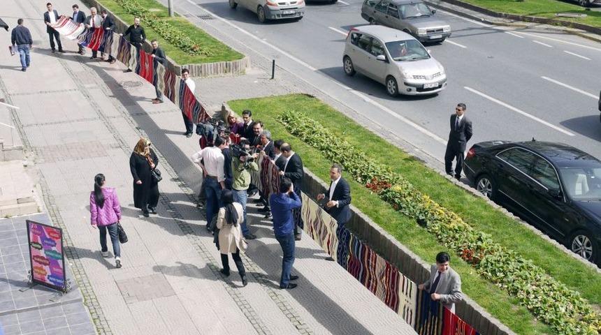 D&uuml;nyanın En Uzun El Dokuma Kilimi Hatay'dan