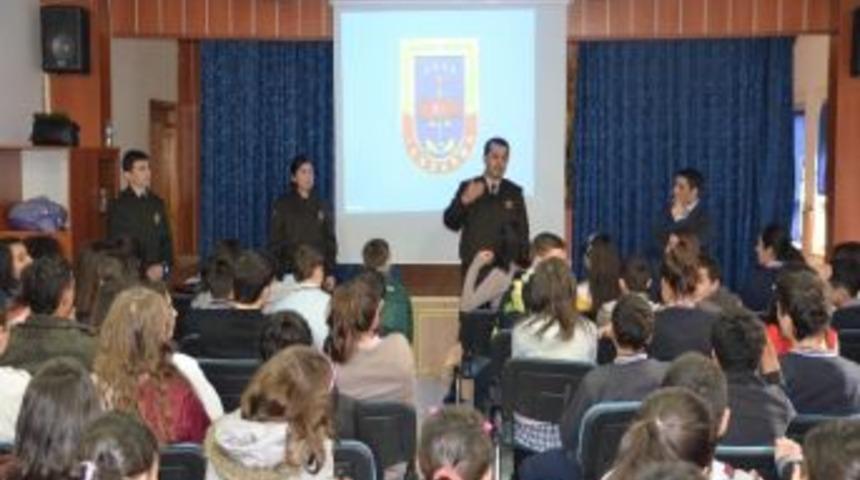 Jandarmalar &Ouml;ğrencilere Mesleklerini Tanıttı