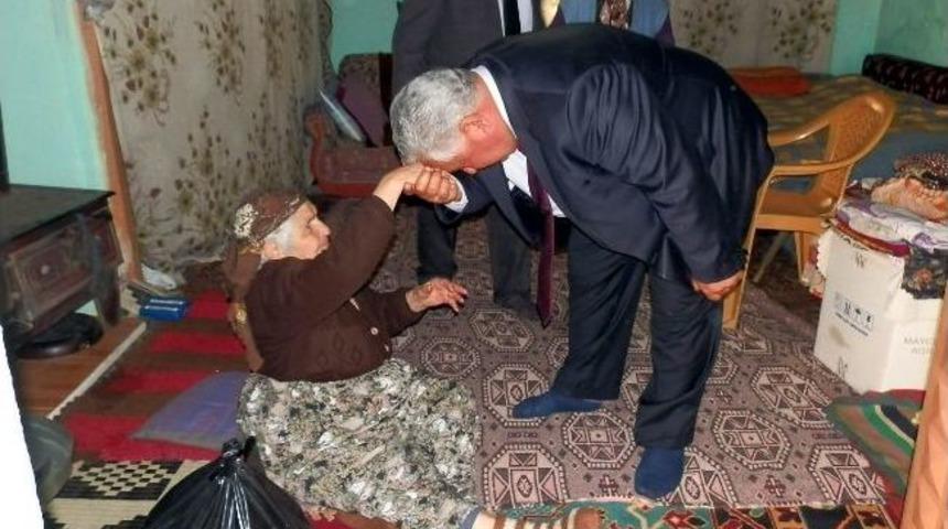 Başkan G&uuml;ng&ouml;r Yaşlıları Ziyaret Etti, Sorunlarını Dinledi