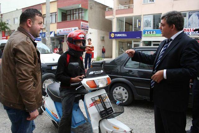 Silifke'de Motosiklet Sürücülerine Ücretsiz Kask Dağıtıldı