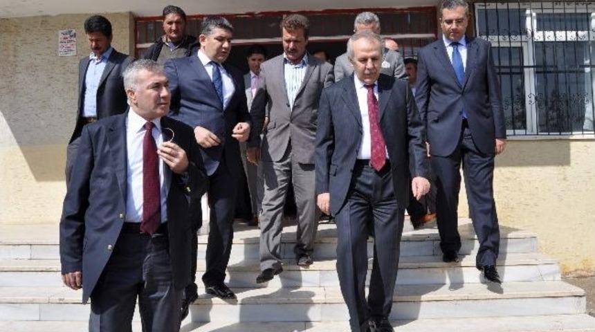 Vali Ata K&ouml;ye Yapılacak Eğitim Kamp&uuml;s&uuml;n&uuml; İnceledi