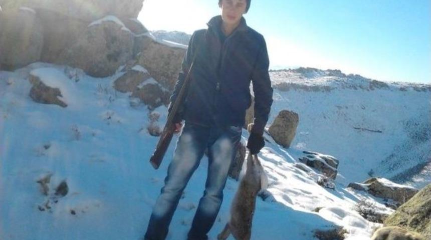 Sansar Avlamak İsterken Kendisi Vurdu