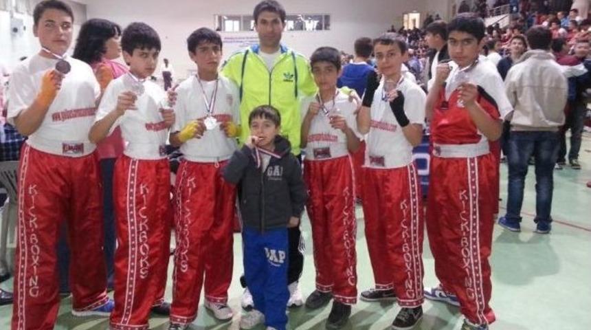 G&ouml;lbaşı Arenaspor Başarıdan Başarıya Koşuyor