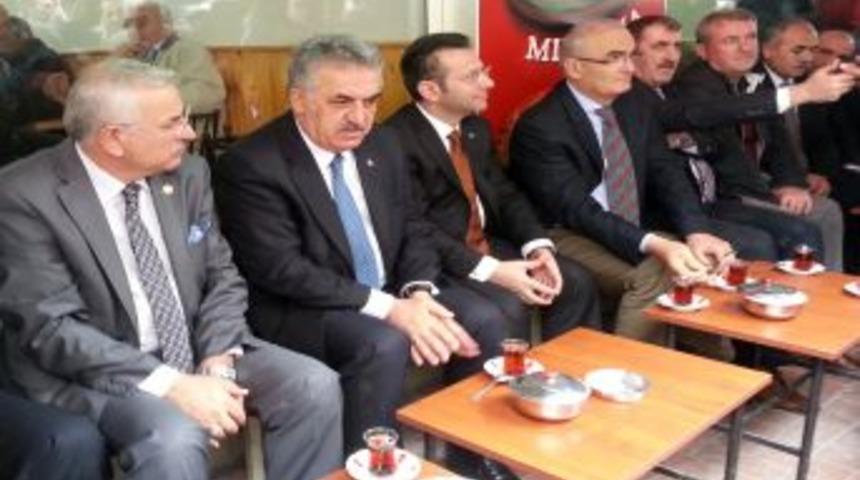 Bakan Yazıcı, Cuma Namazı Sonra Çay Ocağında Çay Içerek Esnafla Sohbet Etti