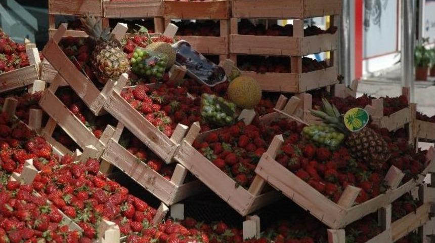 Yaz Meyveleri Tezgahları Renklendirdi