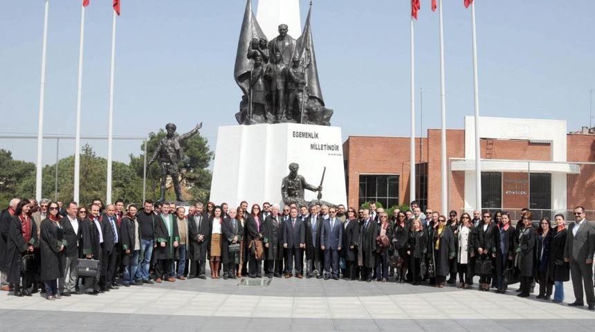 'Savunma Mesleği Zor Bir S&uuml;re&ccedil;ten Ge&ccedil;iyor'