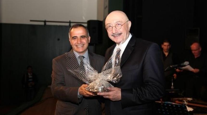 &Ouml;zdemir Erdoğan&rsquo;dan Bahar Şarkıları