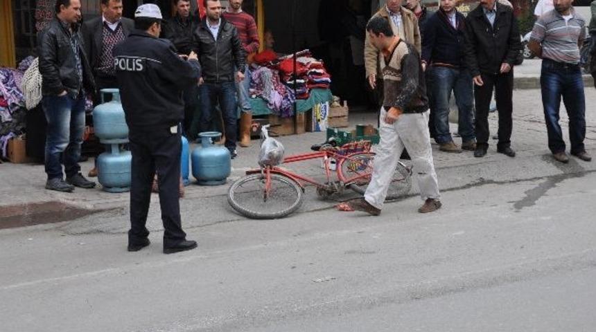 Otomobil Bisiklete &Ccedil;arptı: 1 Yaralı