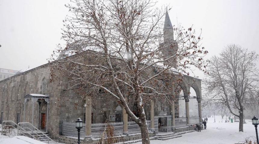 Lalapaşa Camii'ni Bir Holding Restore Ettirecek