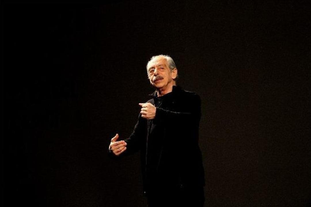 Yenilenen Bostanlı Suat Taşer Tiyatrosu Seyirciyle Buluştu