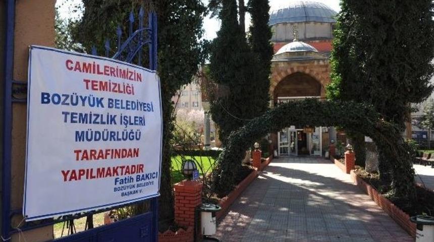 Boz&uuml;y&uuml;k&rsquo;te Camiler G&uuml;l Kokuyor