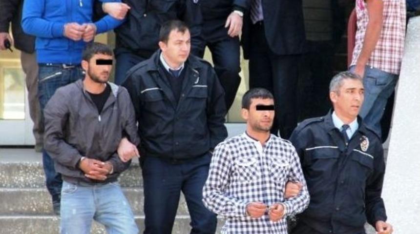 Hırsızlar, G&uuml;venlik Kamerası Sayesinde Yakalandı