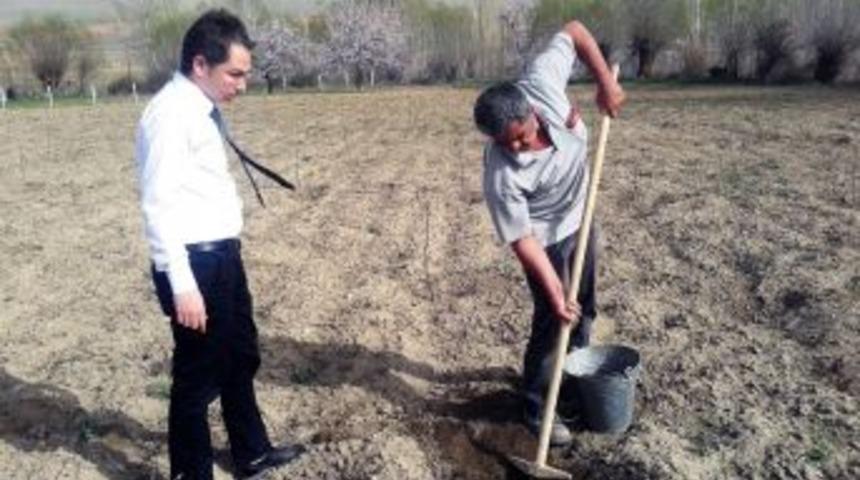 &Ccedil;ift&ccedil;ilere Toprak Analizi Eğitimi Veriliyor