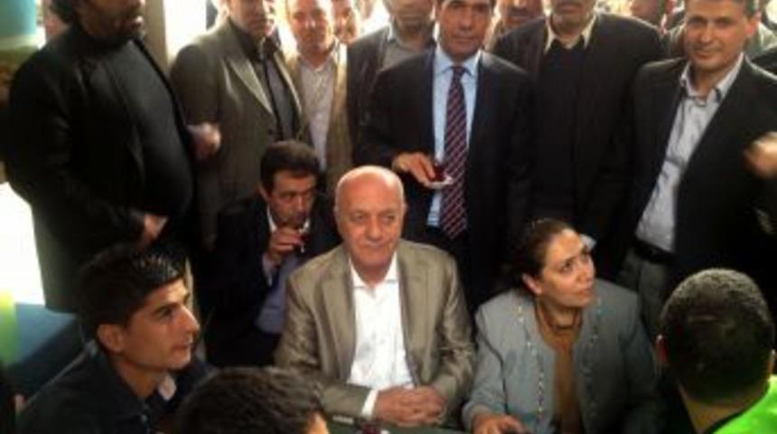 AK Partili Milletvekilleri Ergani&rsquo;de Vatandaşları Dinledi