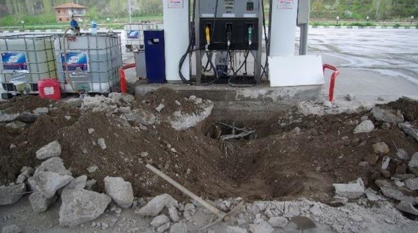 Jandarma&rsquo;dan Ka&ccedil;ak Akaryakıt Operasyonu