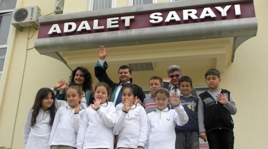 Kozan Bur&ccedil; Koleji &Ouml;ğrencileri Avukatları Unutmadı