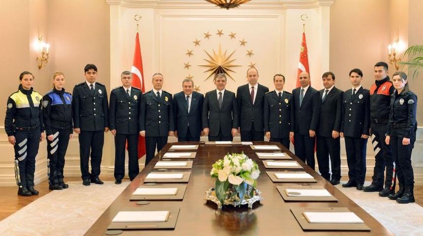 Cumhurbaşkanı G&uuml;l, Emniyet Teşkilatı&rsquo;nı Kabul Etti