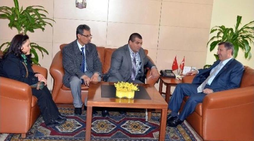 T&uuml;rkiye Fiziksel Engelliler Federasyonu Başkanı Kılı&ccedil;, Vali Yılmaz'ı Ziyaret Etti