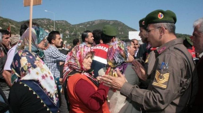 2b Eylemcileri Yol Kapattı