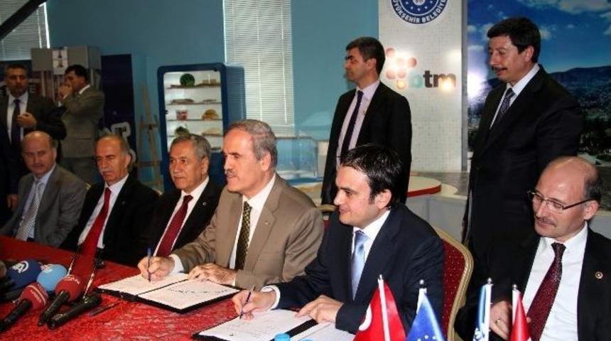 T&uuml;bitak'tan Bursa Bilim Teknoloji Merkezi'ne 40 Milyon Liralık Kaynak