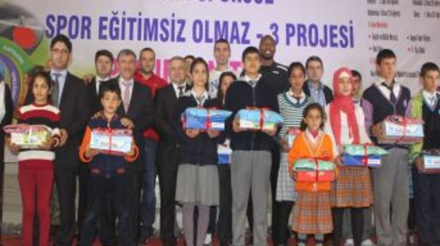 Birecik&rsquo;te Başarılı Sporcu &Ouml;ğrenciler &Ouml;d&uuml;llerini Aldı