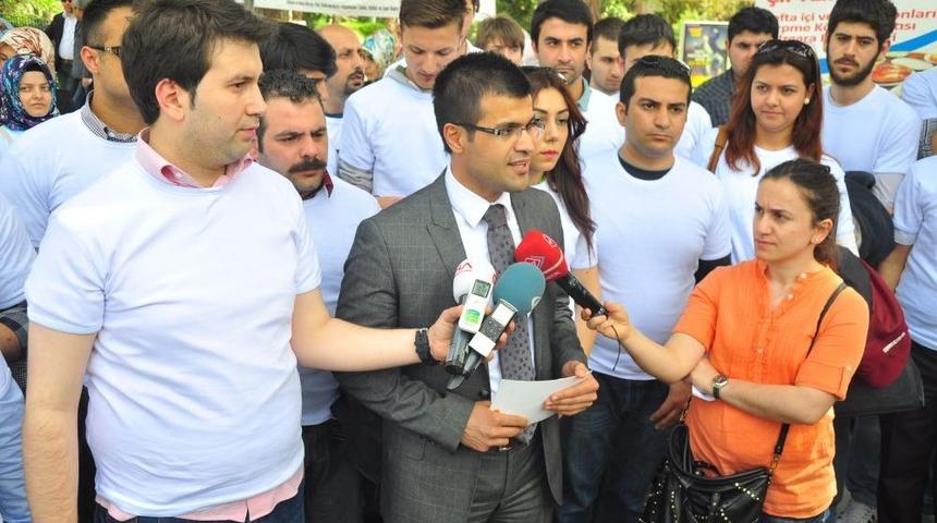 AK Partili Gen&ccedil;ler: Mescide Pislik Atanlar I&ccedil;in Yetkilileri G&ouml;reve &Ccedil;ağırıyoruz