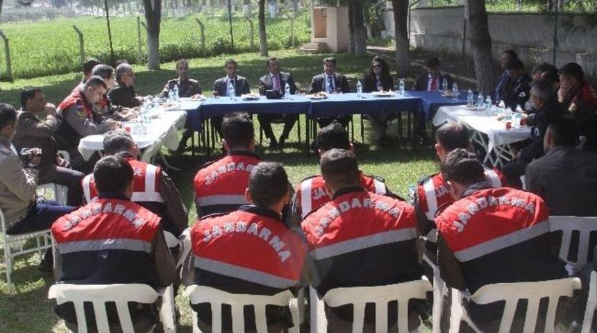 Hakim Ve Savcılar, G&uuml;venlik G&uuml;&ccedil;lerine Seminer Verdi