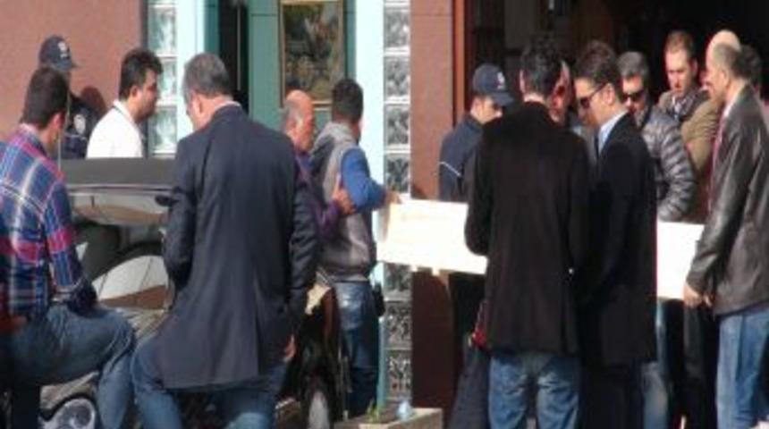 Galeri Basan Şahsın Cesedi Adli Tıp'a Kaldırıldı