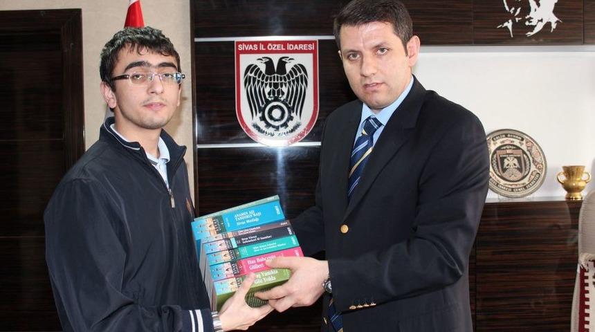 &Ouml;zel İdare'den YGS'de Derece Yapan &Ouml;ğrenciye IPad &Ouml;d&uuml;l&uuml;