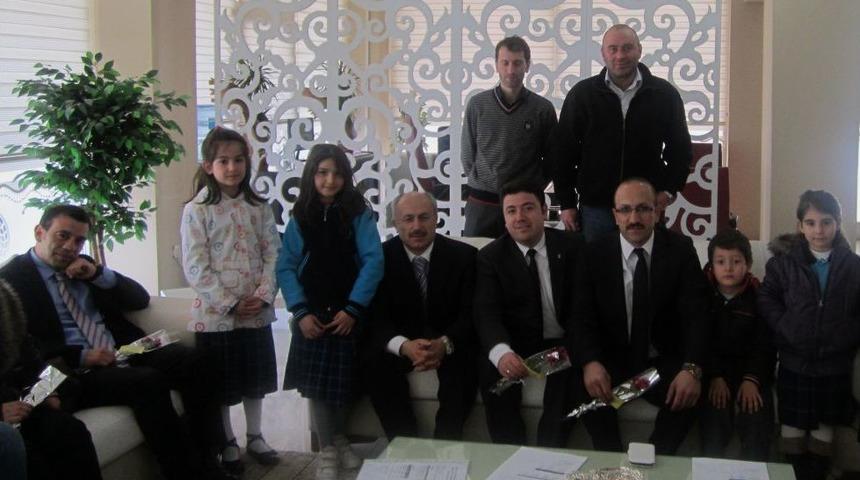 Aba Koleji &Ouml;ğrencileri Avukatlar G&uuml;n&uuml;&rsquo;n&uuml; Unutmadı