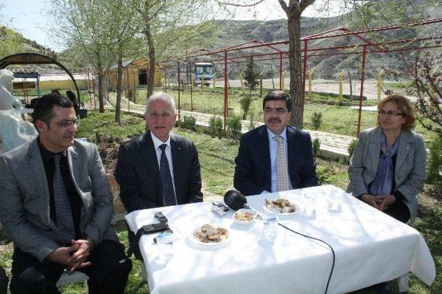 Burdur Belediyesi İlaçlama Çalışmalarına Başladı