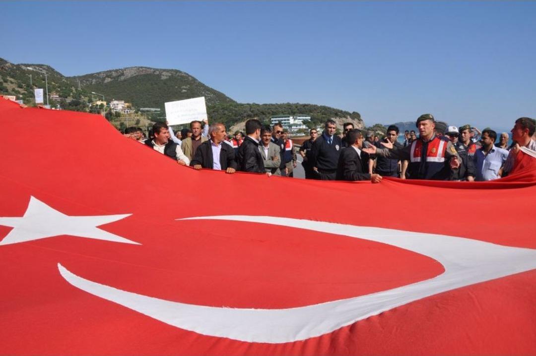 Alanya'da 2B Hak Sahipleri Ile Jandarma Arasında Arbede Yaşandı