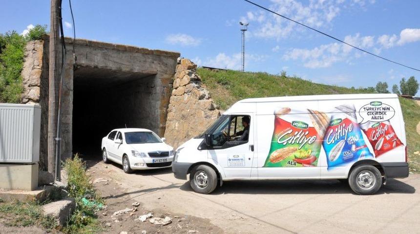 Muş&rsquo;ta 60 Yıllık T&uuml;nel K&ouml;y Halkını Bezdirdi