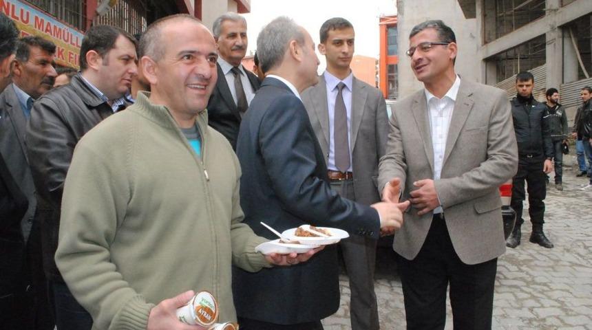 Hakkari Emniyeti Bin Kişiye Yemek Dağıttı