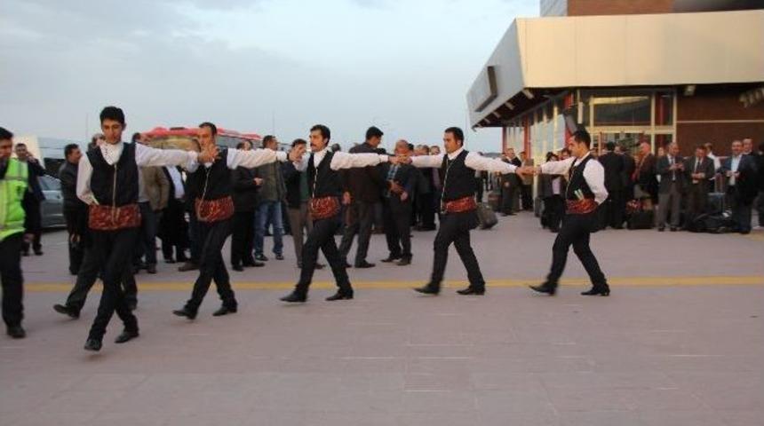 İstanbul İl Genel Meclis &Uuml;yeleri Ve İş Adamları Erzurum&rsquo;a &Ccedil;ıkarma Yaptı