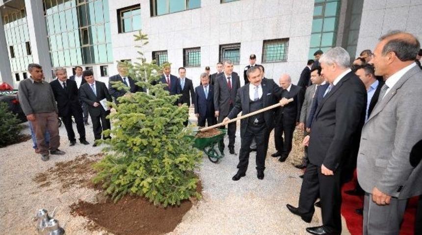 Bakan Eroğlu Uşak Temaslarını Tamamladı