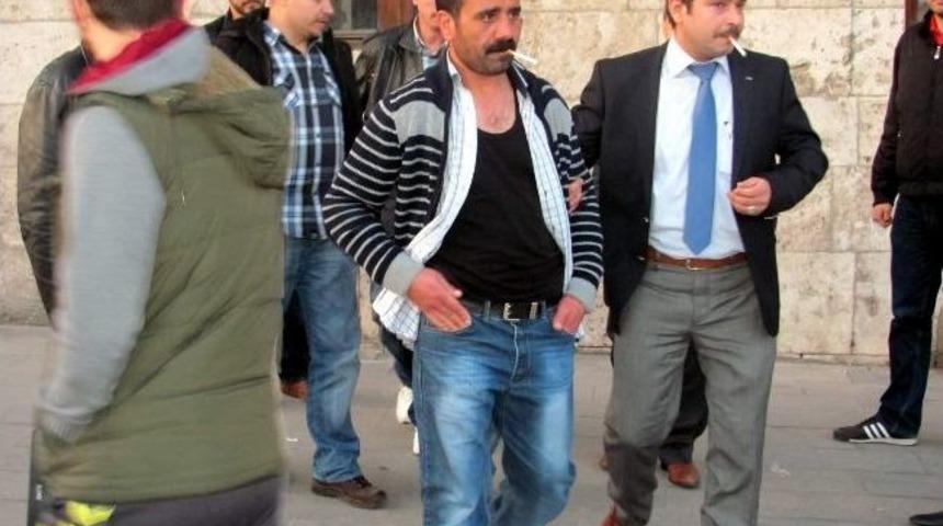 Sivas’ta Valilik Binası Önünde İntihar Girişimi