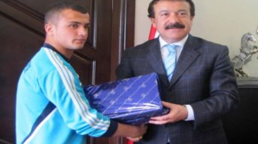 &Uuml;nye Belediyespor G&uuml;reş Takımından Bir Gurur Daha