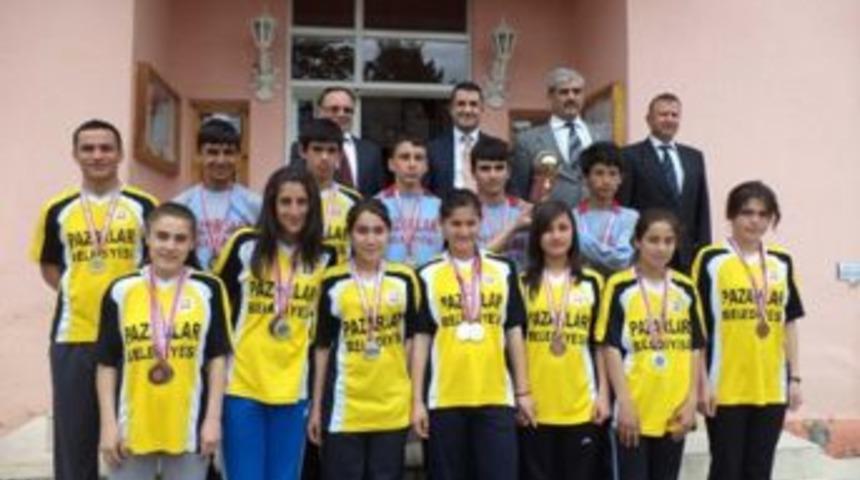 Şampiyonlar Kaymakam &Ccedil;ınar&rsquo;ı Ziyaret Etti