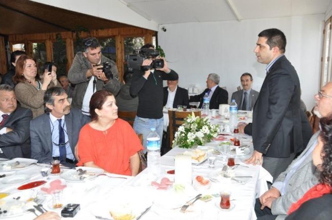 &Ouml;mer G&uuml;nel, Gazetecilerle Kahvaltıda Buluştu