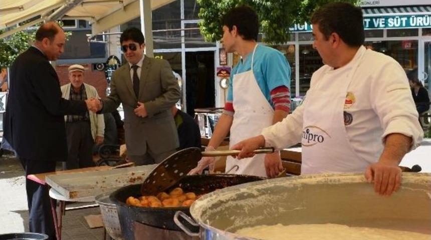 Sel&ccedil;uk İl&ccedil;e Emniyet M&uuml;d&uuml;rl&uuml;ğ&uuml;, Şehitler İ&ccedil;in Lokma D&ouml;kt&uuml;rd&uuml;