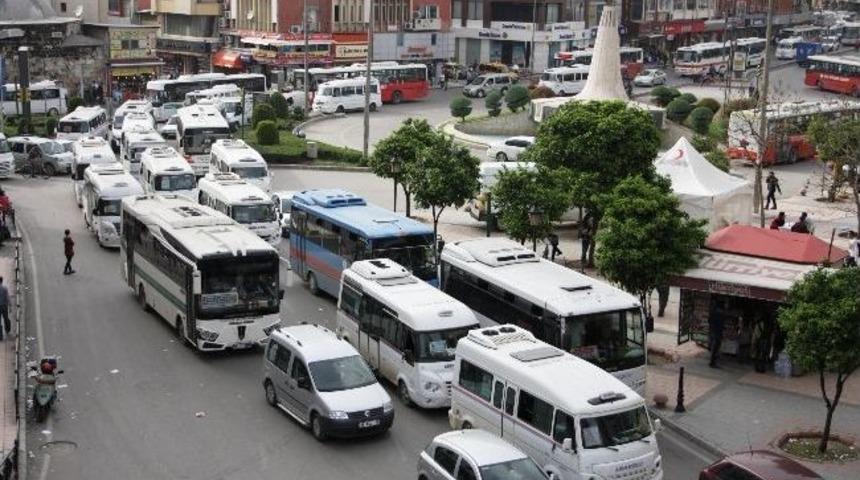 Restorasyon &Ccedil;alışması Trafiği Fel&ccedil; Etti